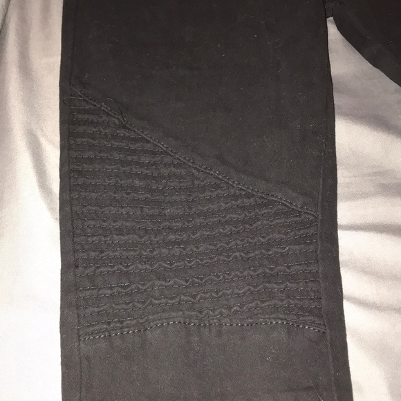 Black jeans with different textures - Picture 2 of 3